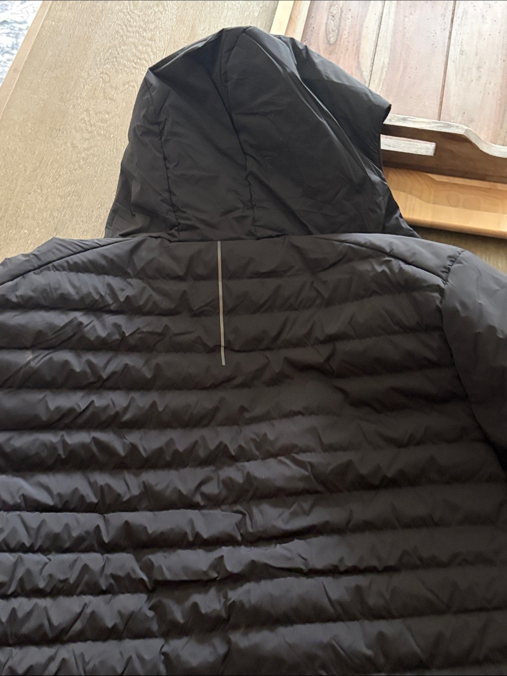lululemon athletica Men's Black Hooded Puffer Jacket - Picture 4 of 4